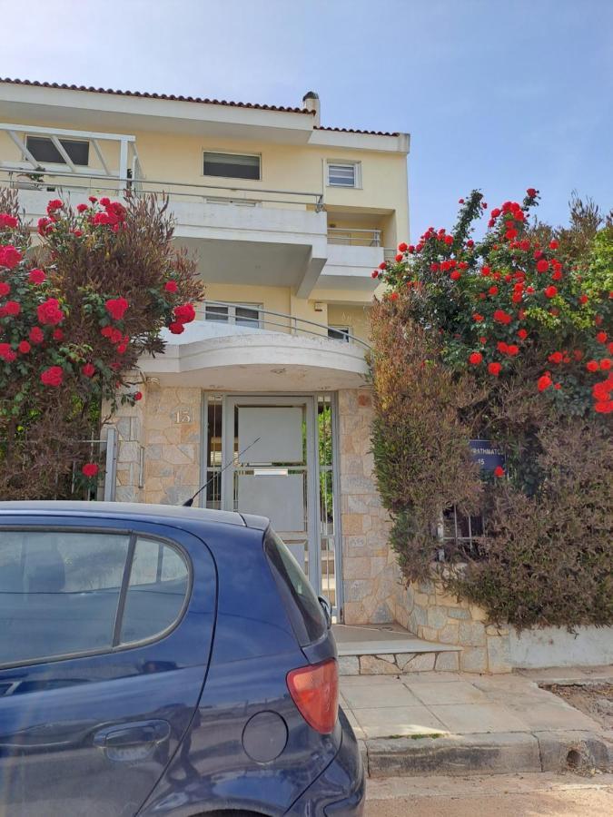 Sea & City - 10 Min Drive To The Beach & Athens Airport Apartment Markópoulon Екстериор снимка