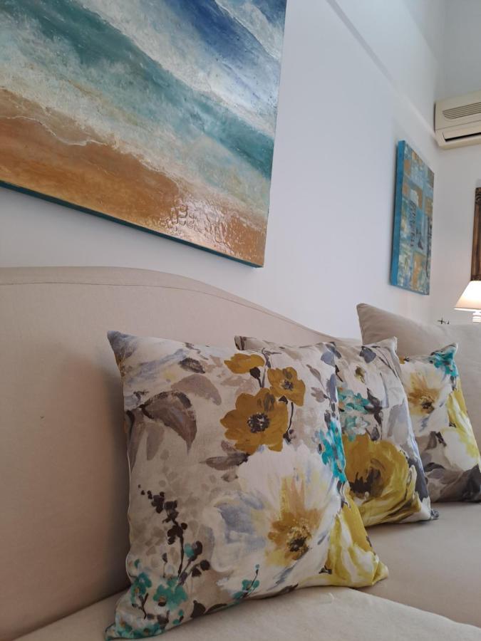 Sea & City - 10 Min Drive To The Beach & Athens Airport Apartment Markópoulon Екстериор снимка