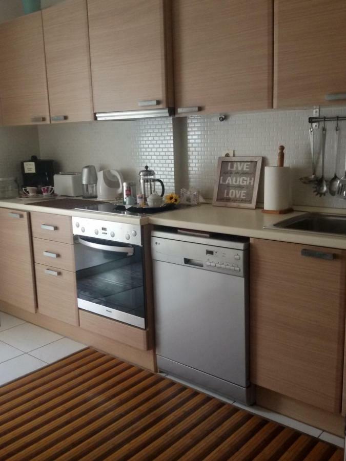 Sea & City - 10 Min Drive To The Beach & Athens Airport Apartment Markópoulon Екстериор снимка